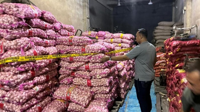 Bareskrim Mabes Polri Gerebek Bawang Putih, Merah Dan Bombay Di Kota Pontianak